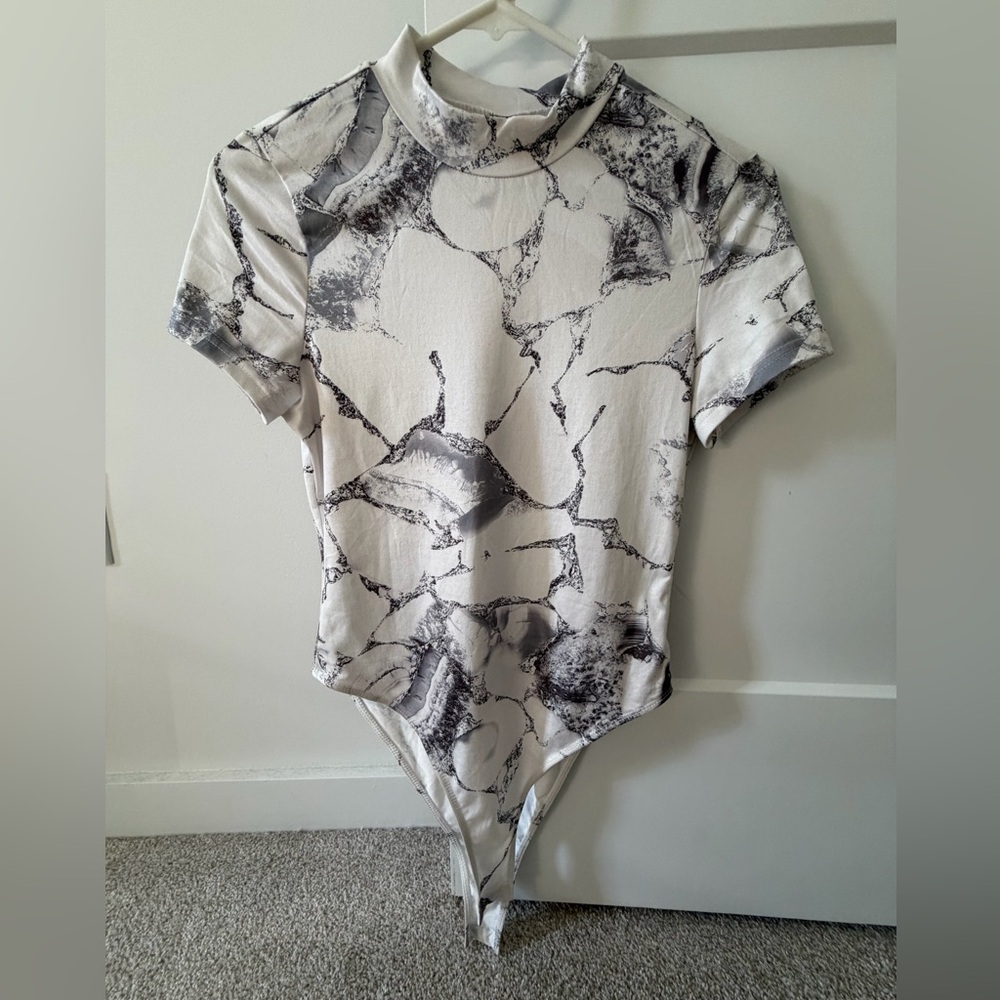 SHEIN Black and White Marble Print Bodysuit